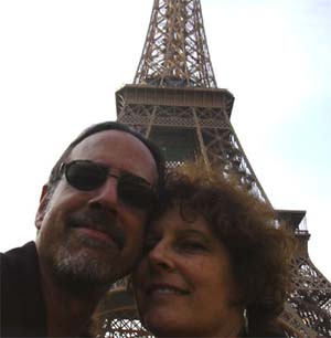 A hug at La Tour Eiffel