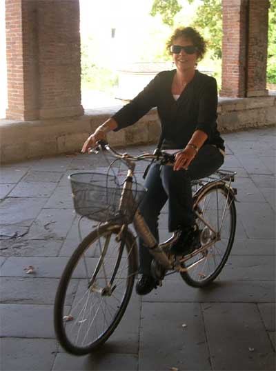The only way to travel in Lucca