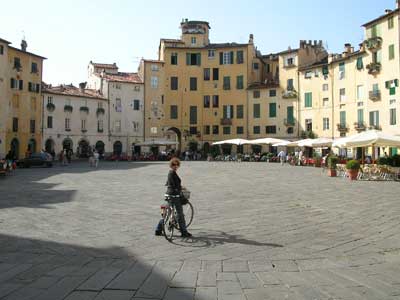 At Piazza Anfiteatro