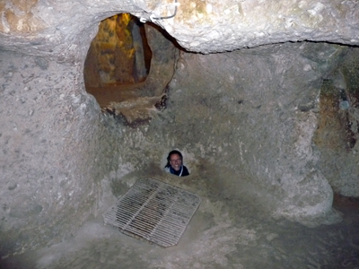 David in a chamber in an underground city