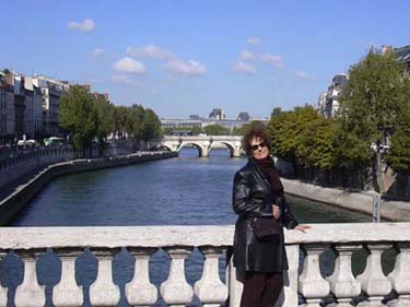 One last stroll across the Seine