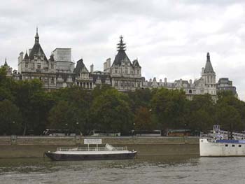 Sights along the Thames