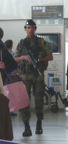 Security at the El Al terminal at Charles de Gaulle