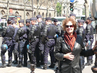 Carol and several French police