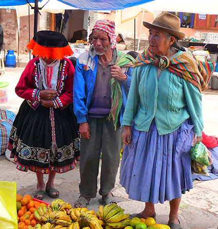 At the Pisaq Market