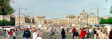 The crowd at Versailles